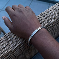 Thumbnail for Armband mit spruch — getragen, echte Größe, Silber | SKU: bgby-wg