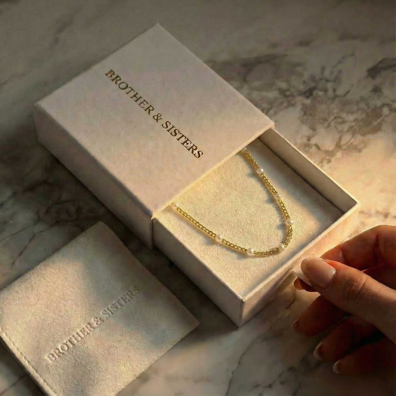 Zarter Perlen Choker