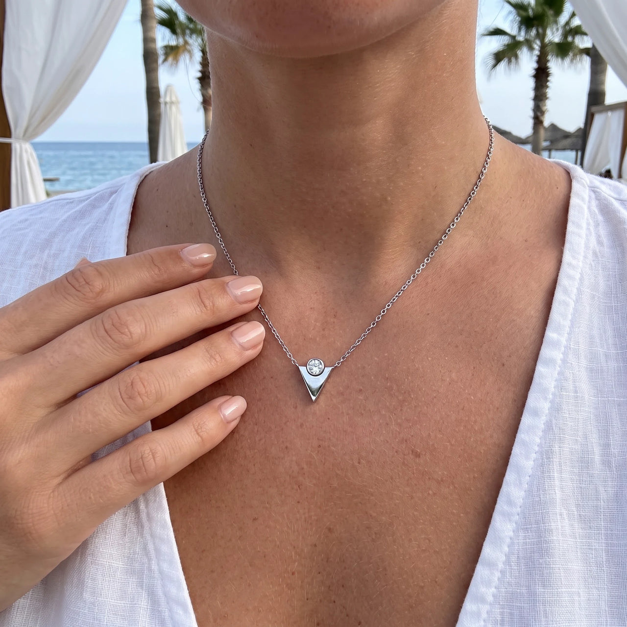 Kette minimalistisch — getragen, echte Größe, Silber | SKU: 18048714-rhodium-plated
