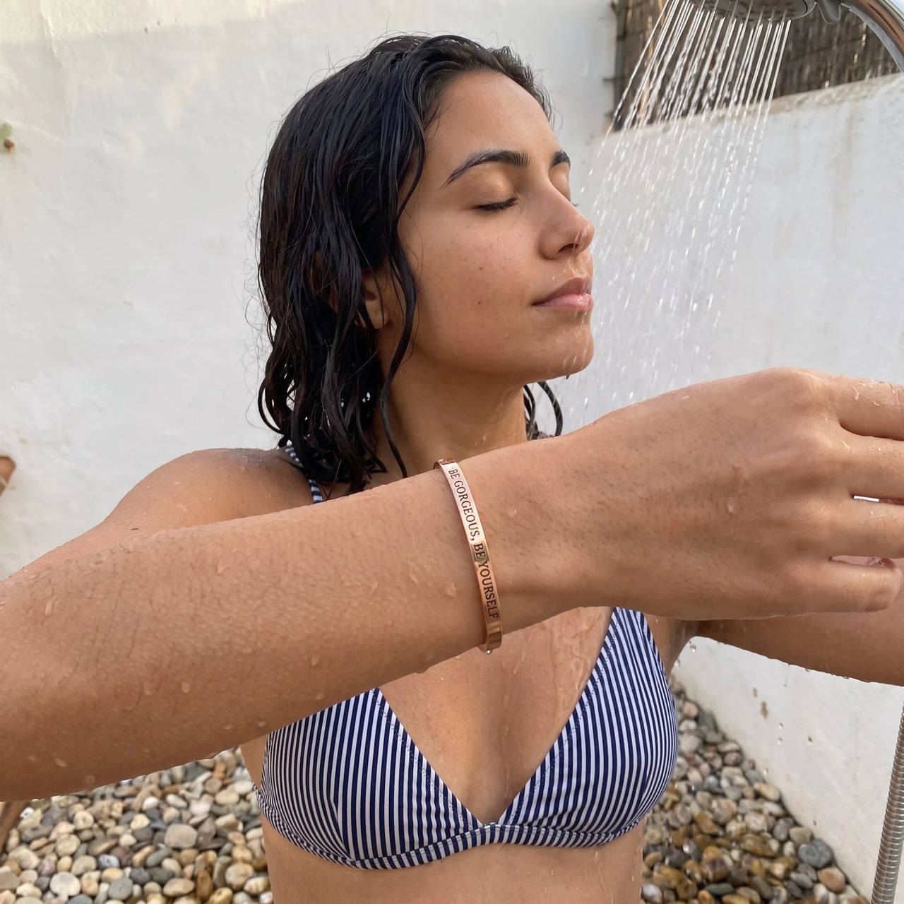 Armband mit spruch — unter der Dusche getragen, wasserfest, Roségold | SKU: bgby-rg