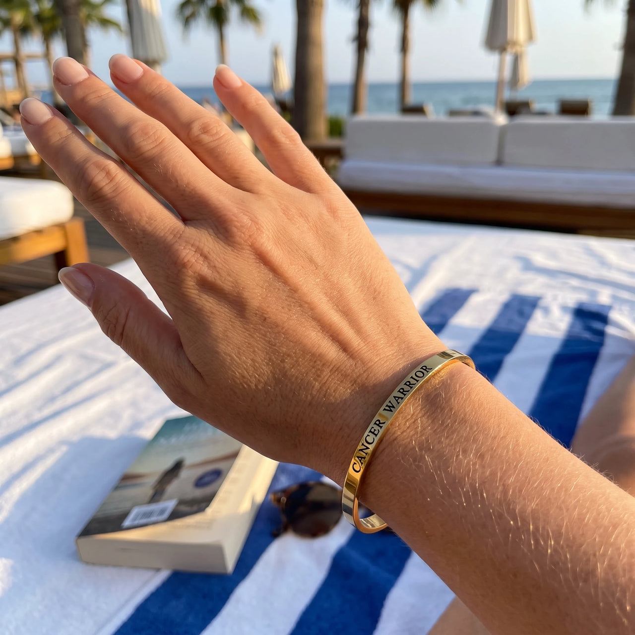 Brustkrebs armband — getragen, echte Größe, Gold | SKU: 7220397-gold-plated-color
