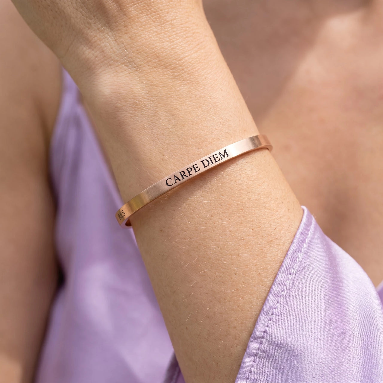 Gravur armband — Nahaufnahme der Details, Roségold | SKU: cp-rg
