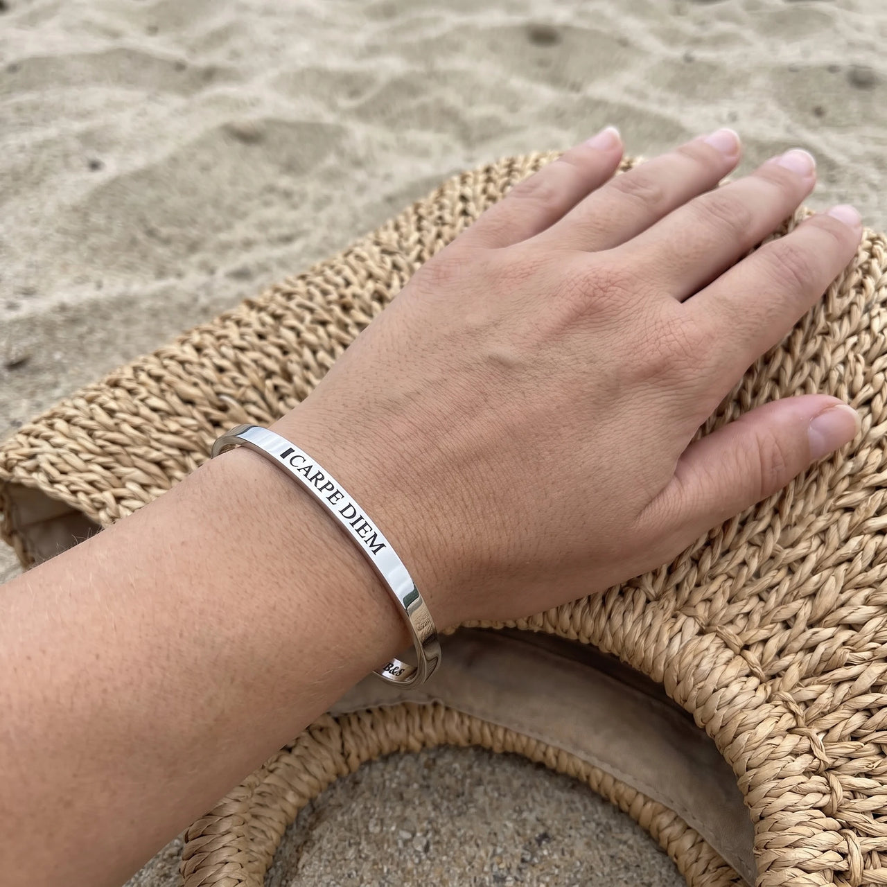 Gravur armband — getragen, echte Größe, Silber | SKU: cp-wg