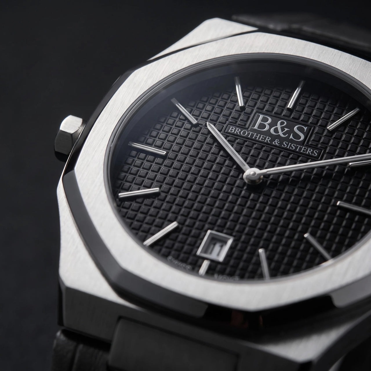 Grey Signature men's watch, dial close-up – Brother & Sisters (SKU 01122019-grey-signature)