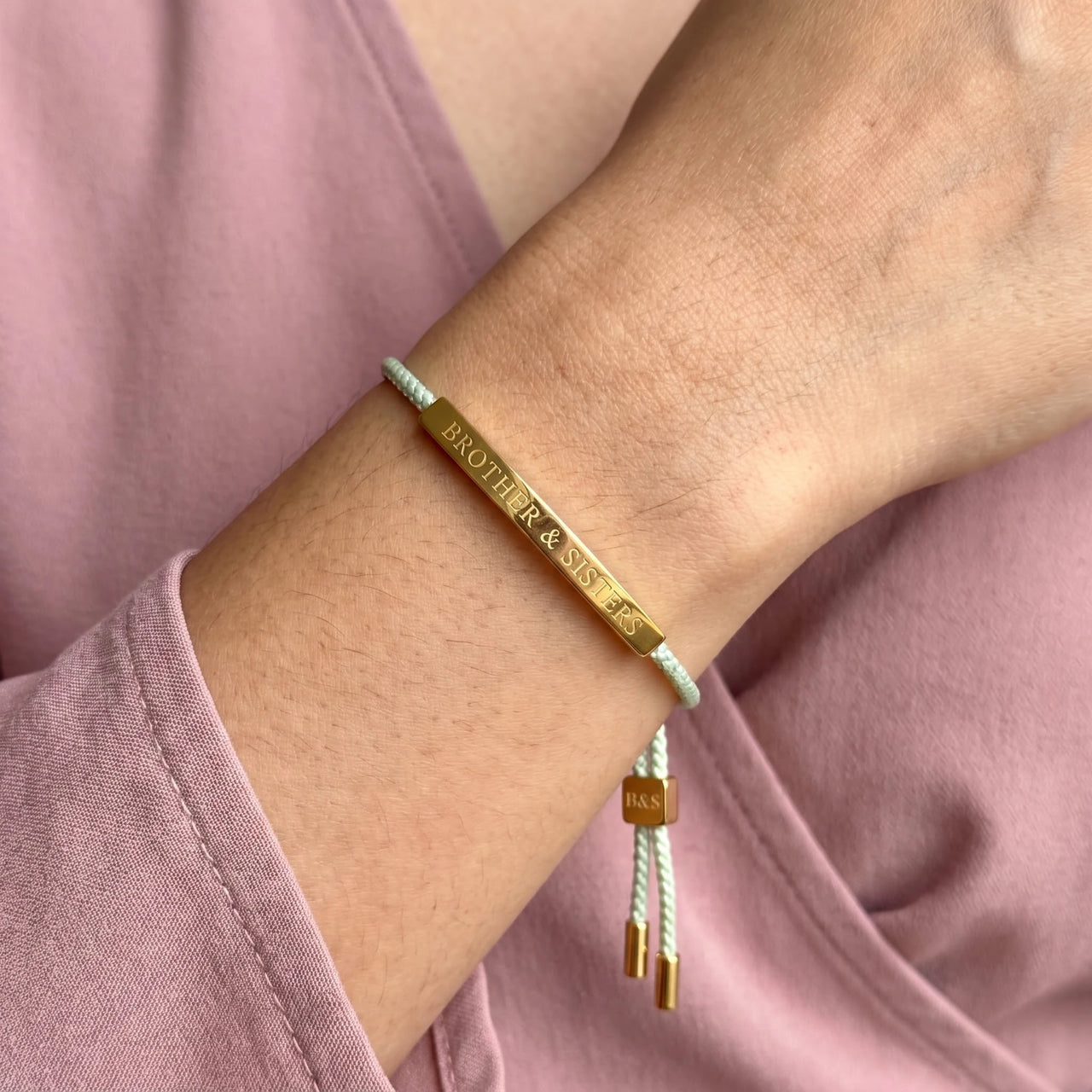Stoffarmband — Nahaufnahme der Details, Gold | SKU: lanature-g