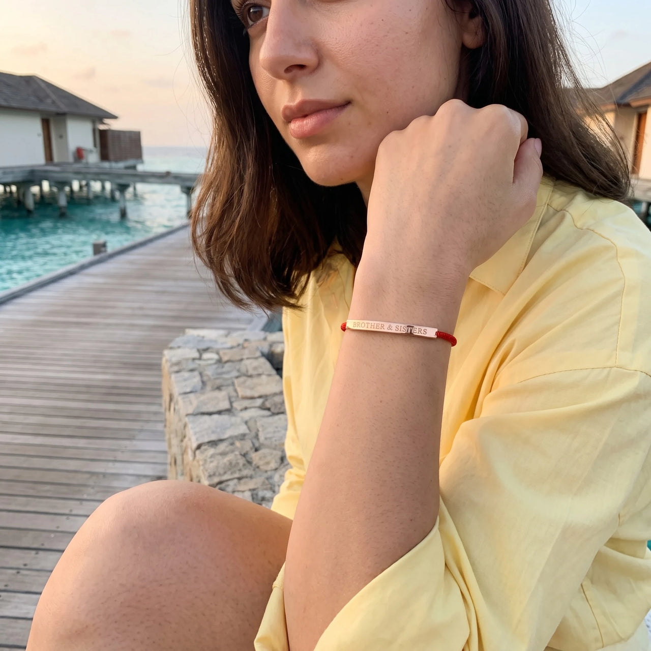 Kordelarmband — getragen auf einer Reise, Roségold | SKU: lamour-rg