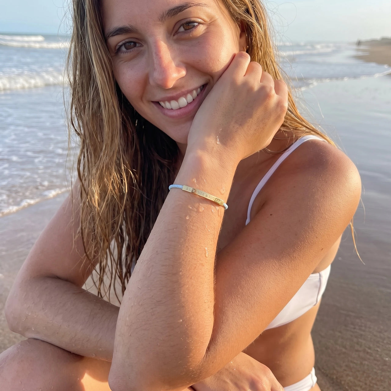 Armband hellblau — im Wasser getragen, wasserfest, Gold | SKU: leciel-g