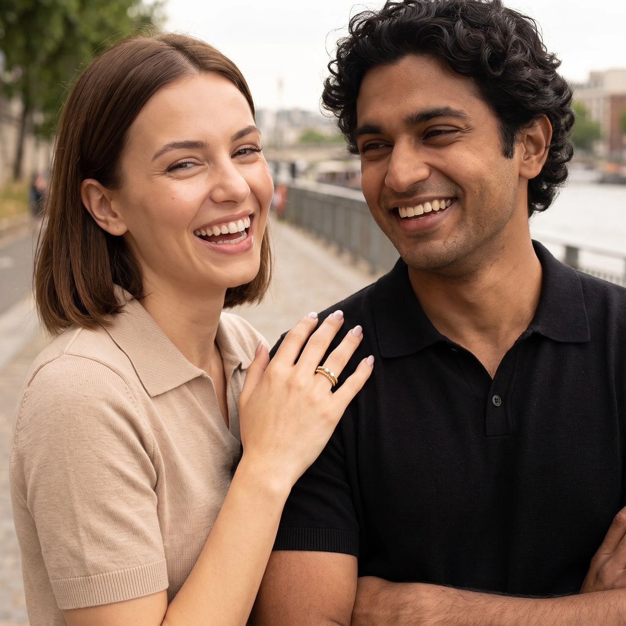 Schmetterling ring — von einem Paar getragen, Gold | SKU: lepapillon