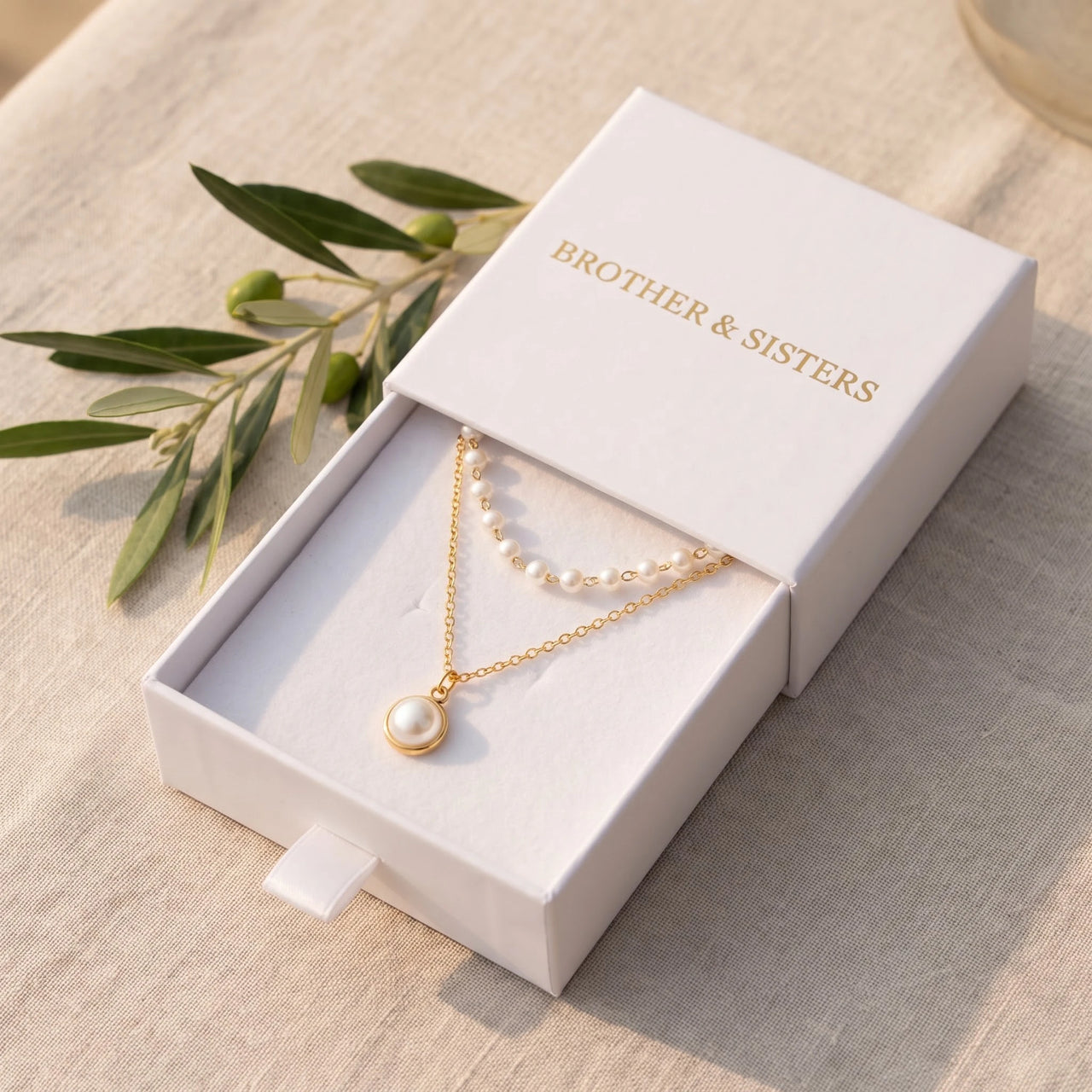Perlenkette — in der Geschenkbox, Gold | SKU: lepure