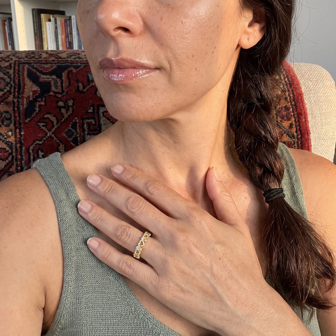 Goldring damen — getragen im Alltag, Gold | SKU: lescoeurs