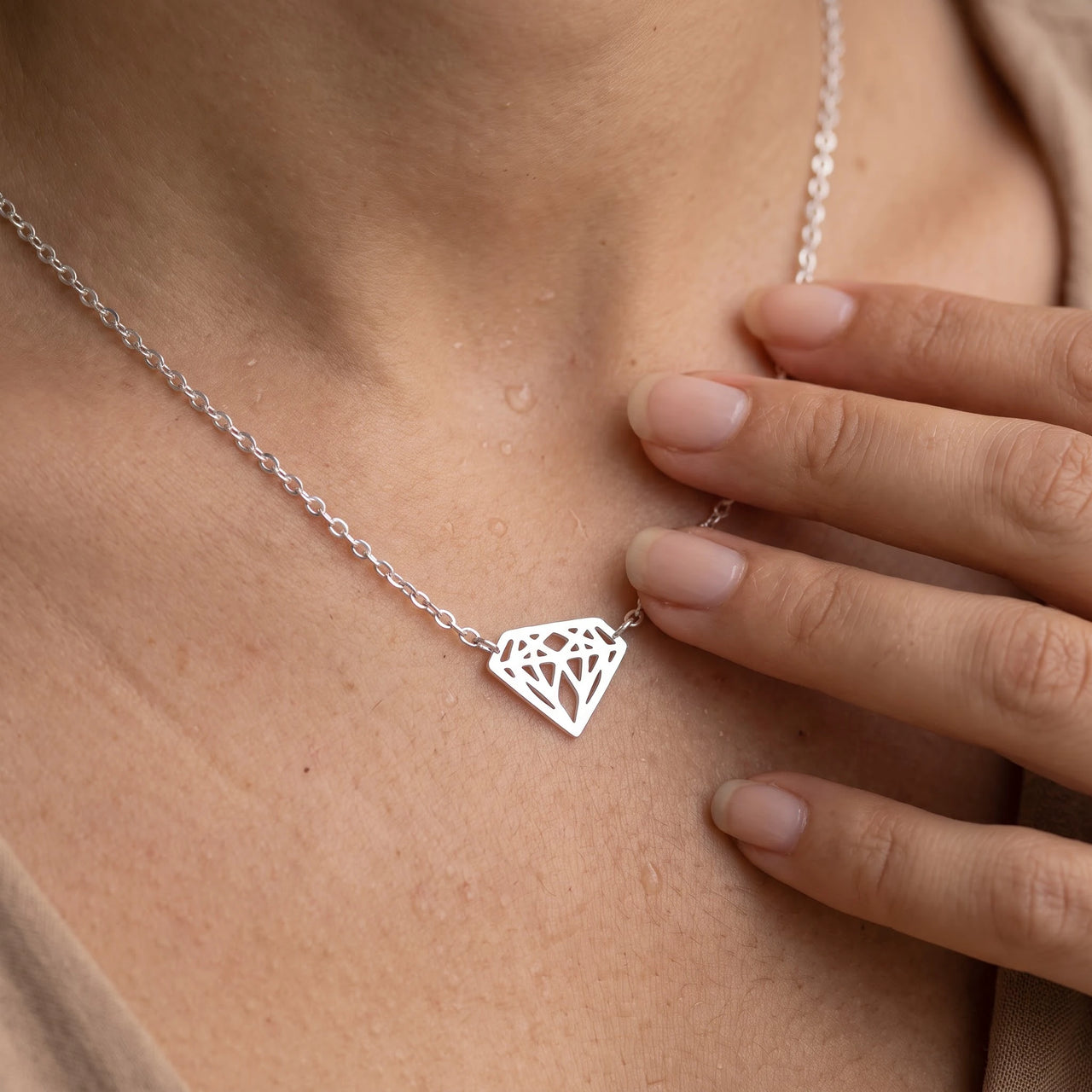 Geometrische kette — Nahaufnahme der Details, Silber | SKU: 12791388-white-gold