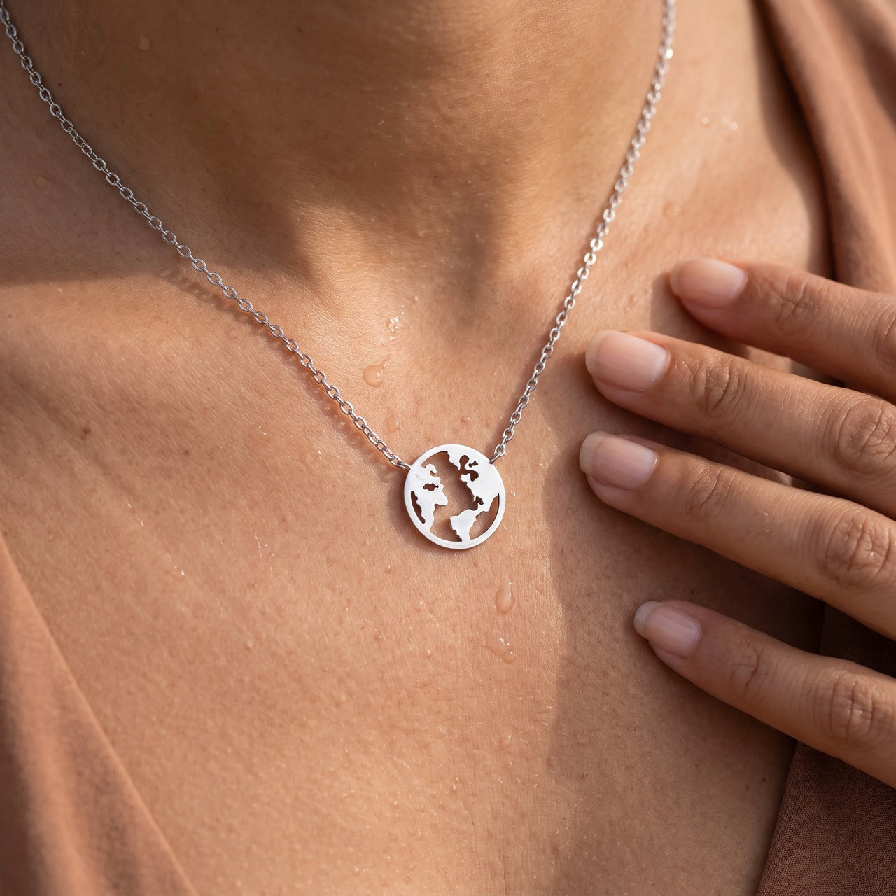 Geschenk für reisende — Nahaufnahme der Details, Silber | SKU: 22173453-white-gold