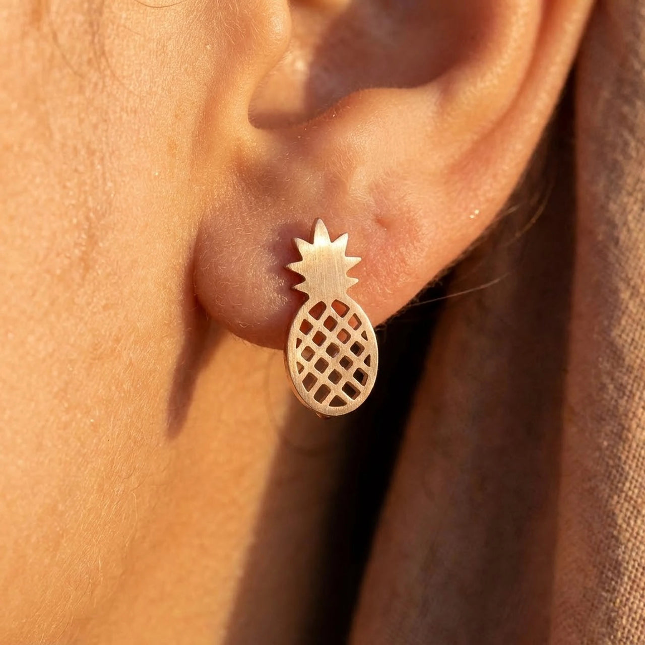 Ananas ohrstecker — Nahaufnahme der Details, Roségold | SKU: 437186-rose-gold-color