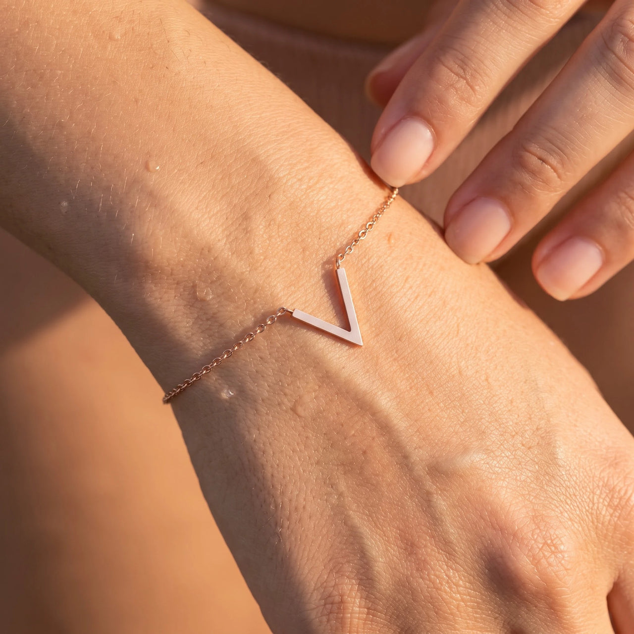 Armband minimalistisch — Nahaufnahme der Details, Roségold | SKU: 9443177-rose-gold