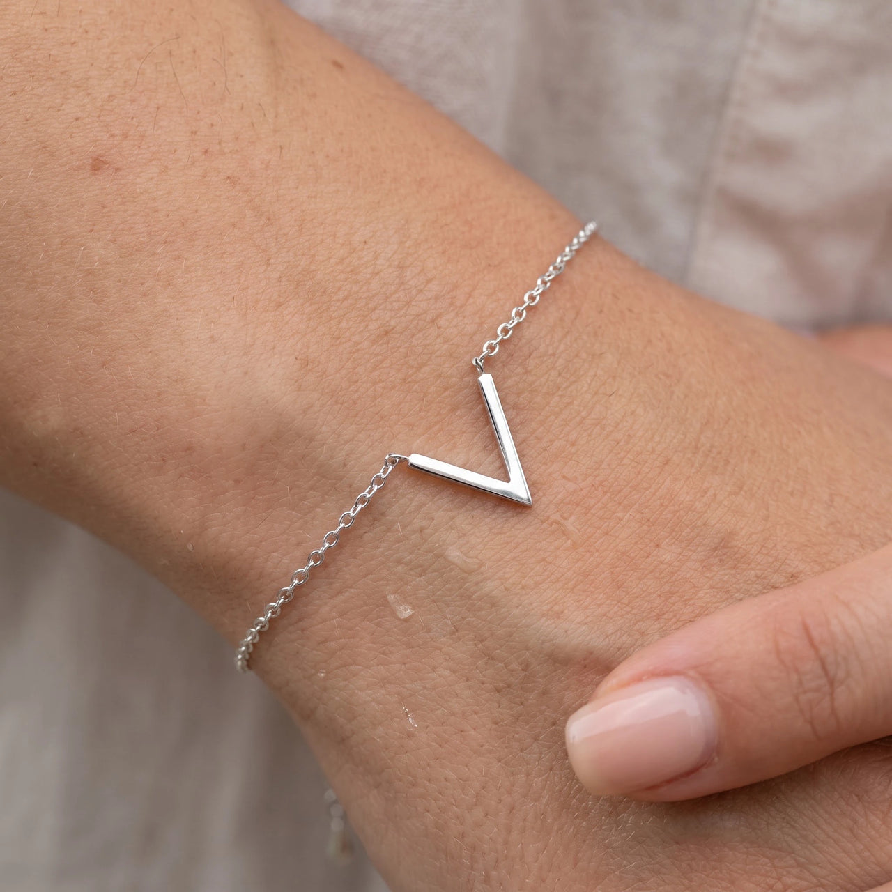 Zartes armband — Nahaufnahme der Details, Silber | SKU: 9443177-white-gold