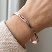Thumbnail for Selbstliebe armband — Nahaufnahme der Details, Roségold | SKU: lymab-rg