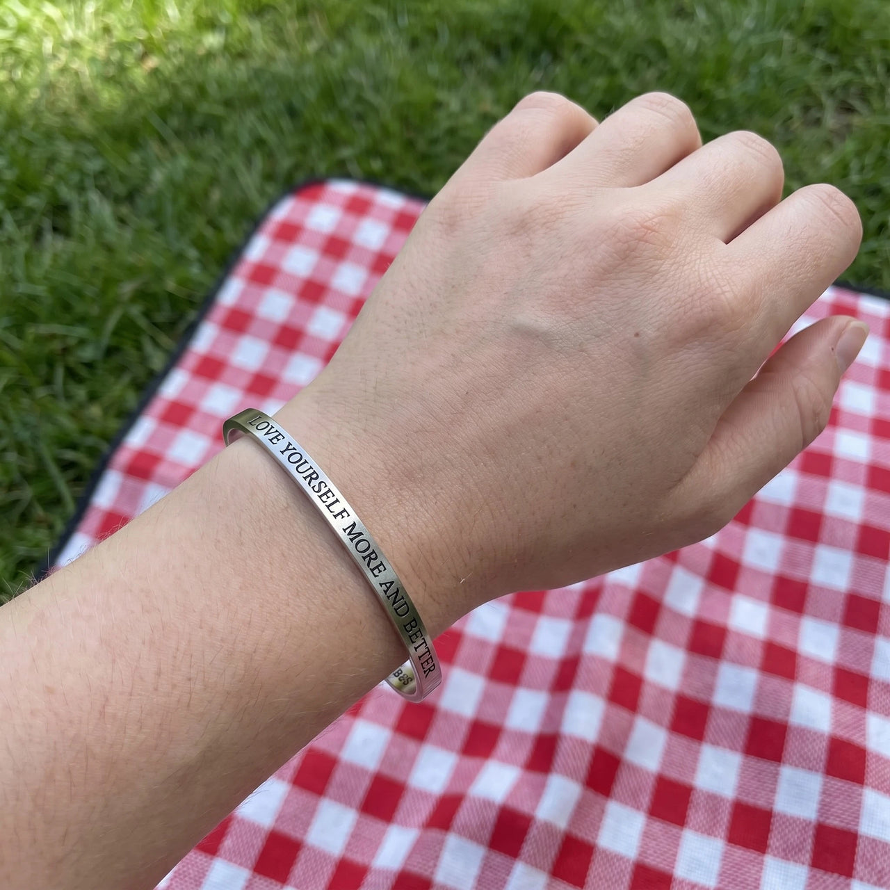Selbstliebe geschenk — getragen, echte Größe, Silber | SKU: lymab-wg
