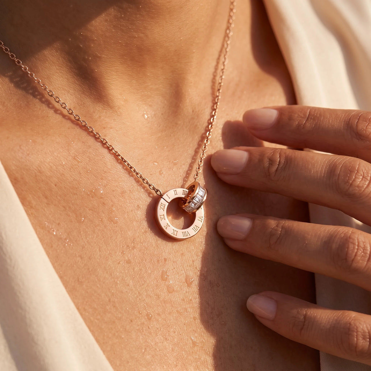 Kette verschlungene ringe — Nahaufnahme der Details, Roségold | SKU: 25535378-rose-gold