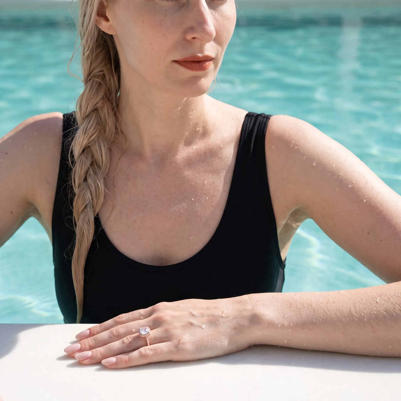 Verlobungsring rosegold — getragen am Wasser, Roségold | SKU: 497131-4.5-rose-gold