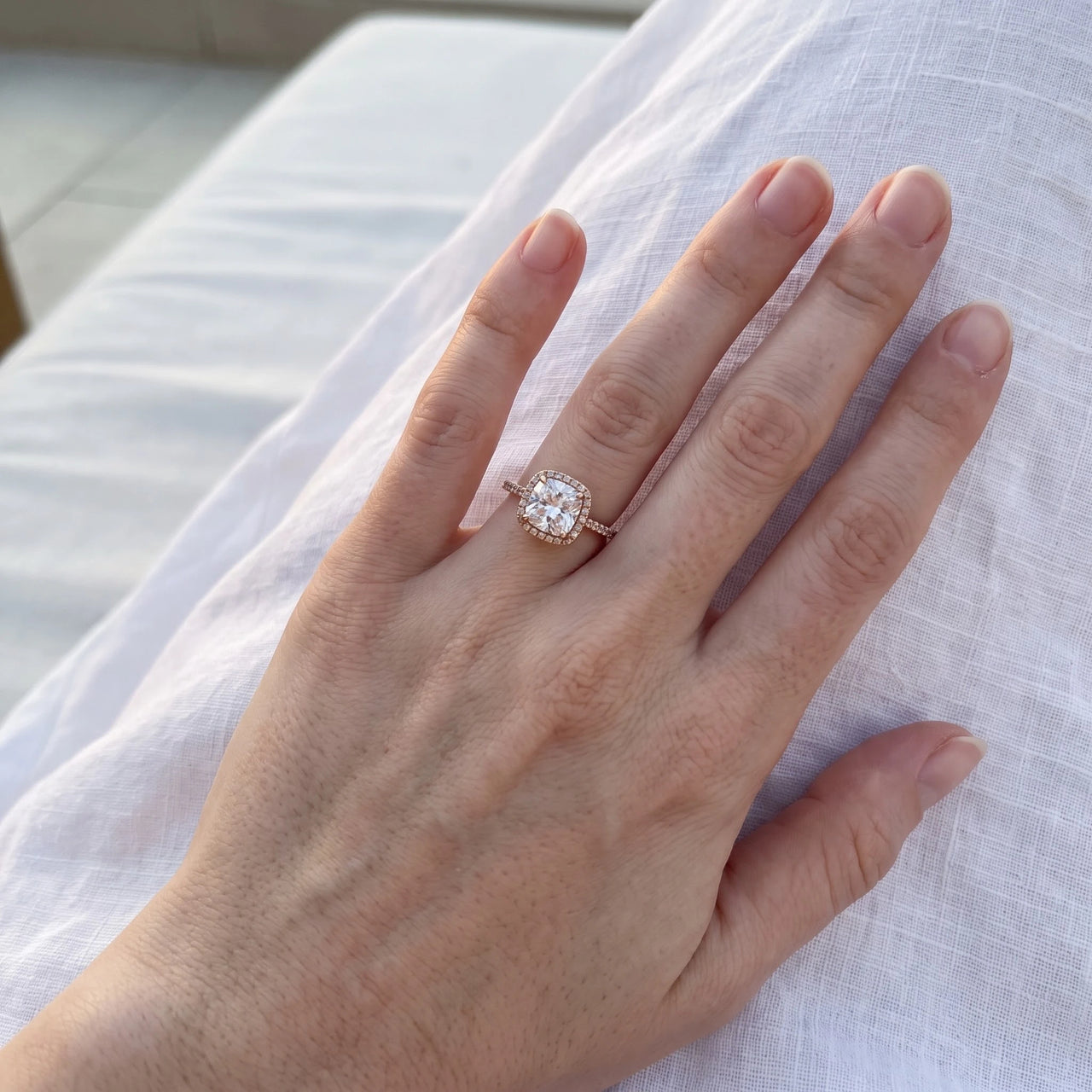 Halo ring — getragen, echte Größe, Roségold | SKU: 497131-4.5-rose-gold