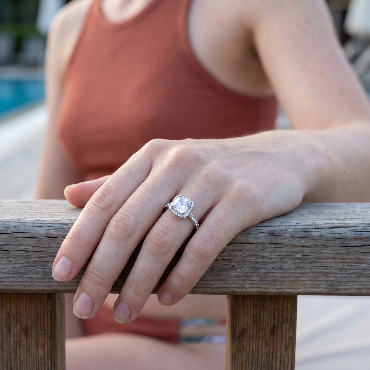 Ring mit zirkonia — getragen an einem entspannten Tag, Silber | SKU: 497131-4.5-silver